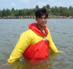 RESCUES, 2 WADING RESCUE
Wade towards the casualty and use your clothes as towing aid 2
